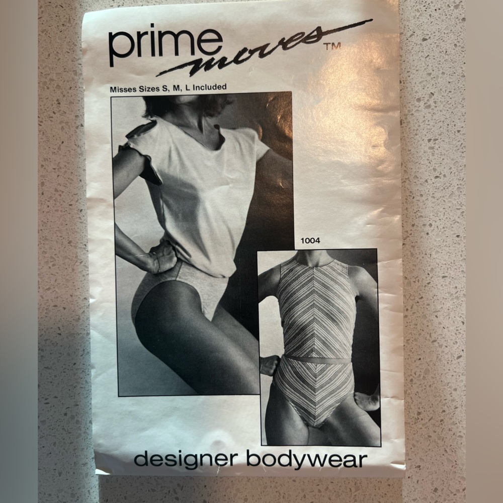 1970'a Vintage Prime Moves Misses Athletic Wear Pattern 1004 Size S-M-L UNCUT